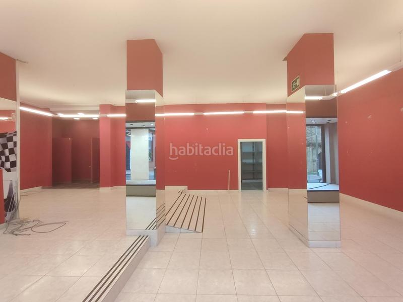 Foto c6823ac2-77d1-4102-9ba3-7b7ae124e670. Alquiler local comercial  con mucho escaparate deusto en Bilbao