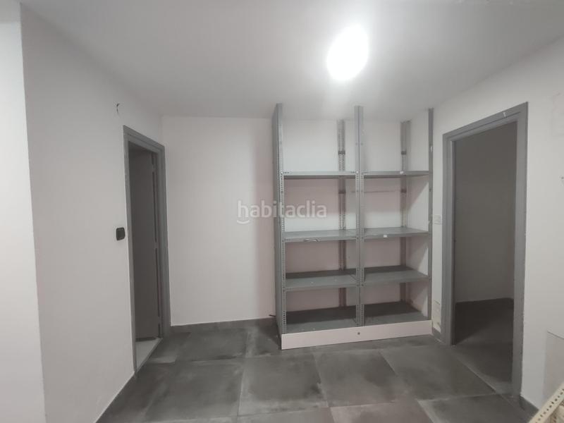 Foto ecd64d2f-d9f7-4b2d-bd9a-6833ea8cc7be. Alquiler local comercial  con mucho escaparate deusto en Bilbao