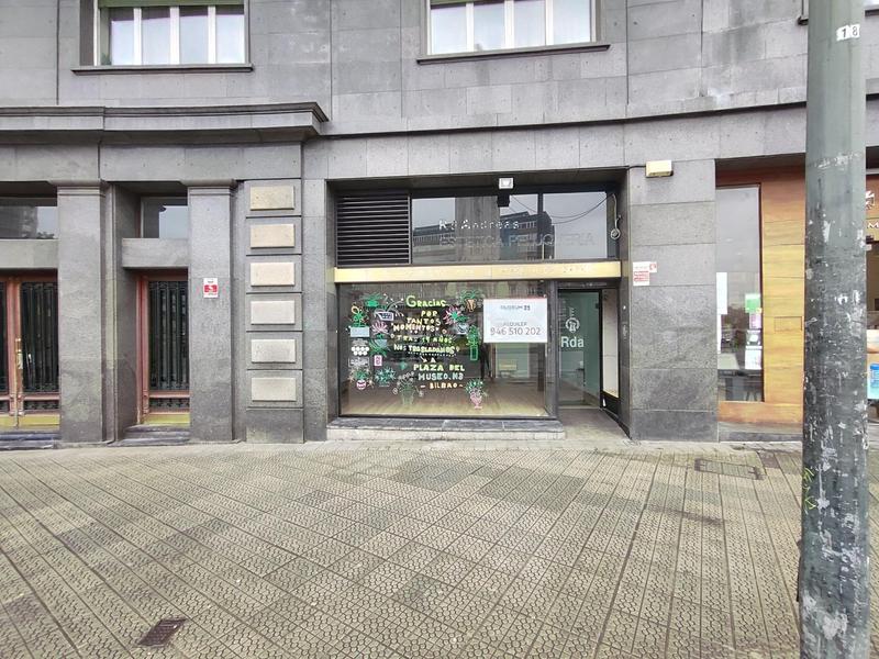 Foto fa6300a1-c25e-4d66-96a8-7cc259bee2e6. Alquiler local comercial precioso local en alquiler en sagrado corazón en Bilbao