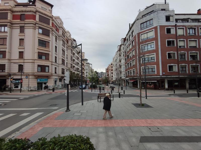 Foto b3d1b422-6d3e-452b-a5e0-d4e3107283ce. Affitto locale commerciale in Sabino Arana-Jesuitas Bilbao