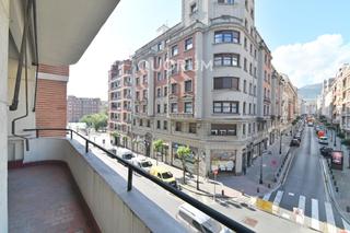 Pis a Zona Indautxu. Gran vivienda a reformar de 180m2 junto a plaza indautxu