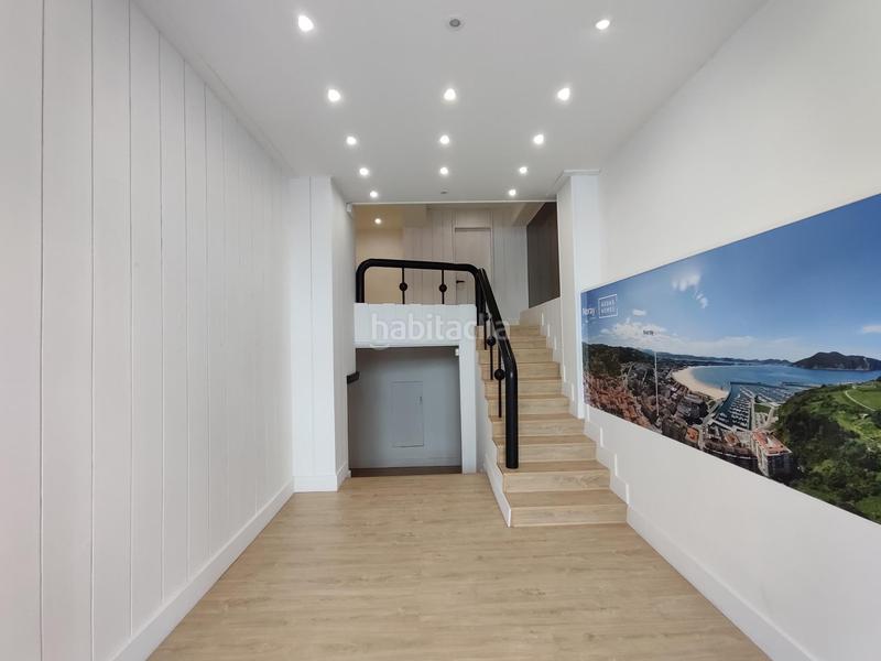 Foto d86829c6-3293-4d2d-b900-3892fa4eb797. Alquiler local comercial  en alquiler junto al instituto unamuno en Bilbao