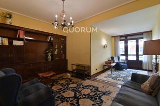 Location Appartement  Calle gregorio de la revilla. Vivienda de tres habitaciones con balcon en indautxu