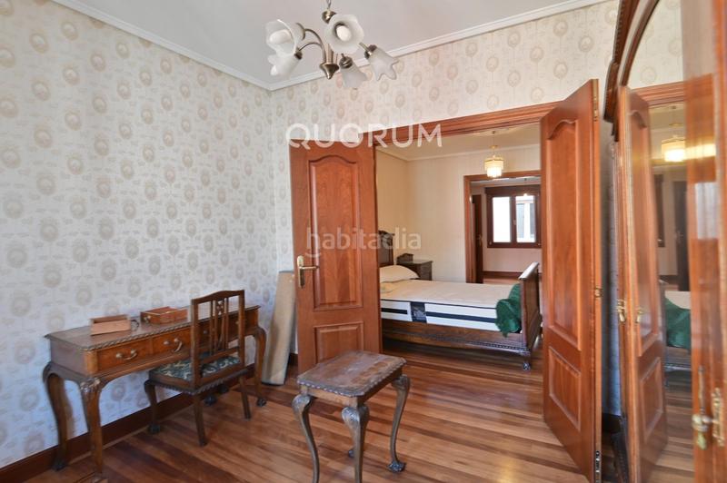Foto 0841ffb8-1366-4c52-812c-36d74f388392. Piso vivienda para reformar con balcón en abando en Bilbao