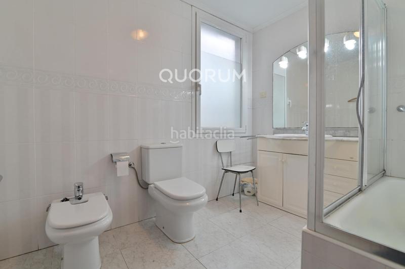 Foto 1de80261-8329-4971-890c-f6f511bd3fbc. Piso vivienda para reformar con balcón en abando en Bilbao