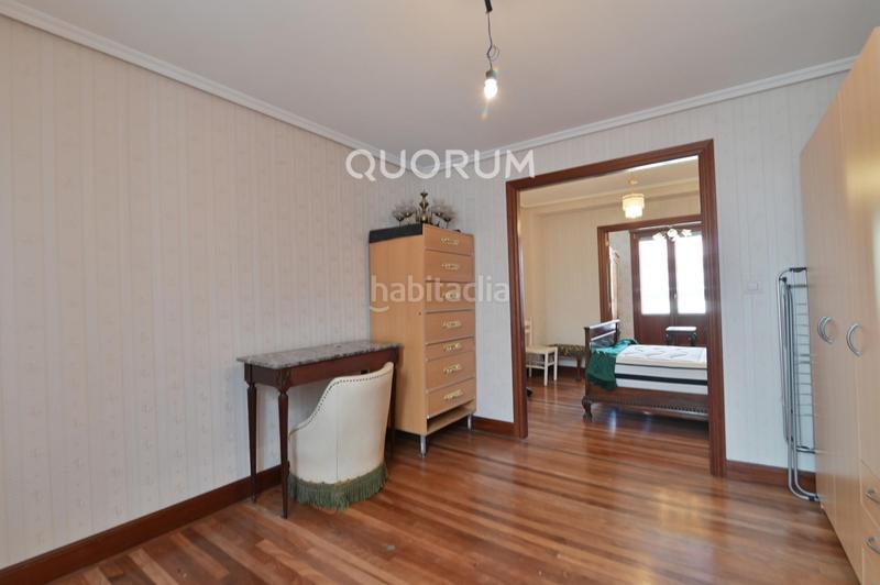 Foto 3a52779c-b0ae-407a-90ea-e07c1a703819. Piso vivienda para reformar con balcón en abando en Bilbao