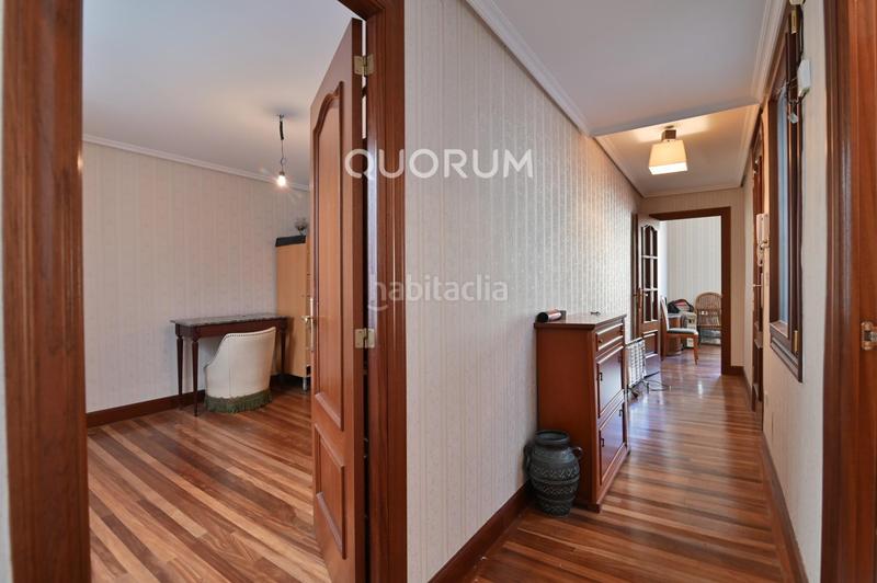 Foto 66a6b120-b7d5-4f4a-9e28-4592d120ee58. Piso vivienda para reformar con balcón en abando en Bilbao