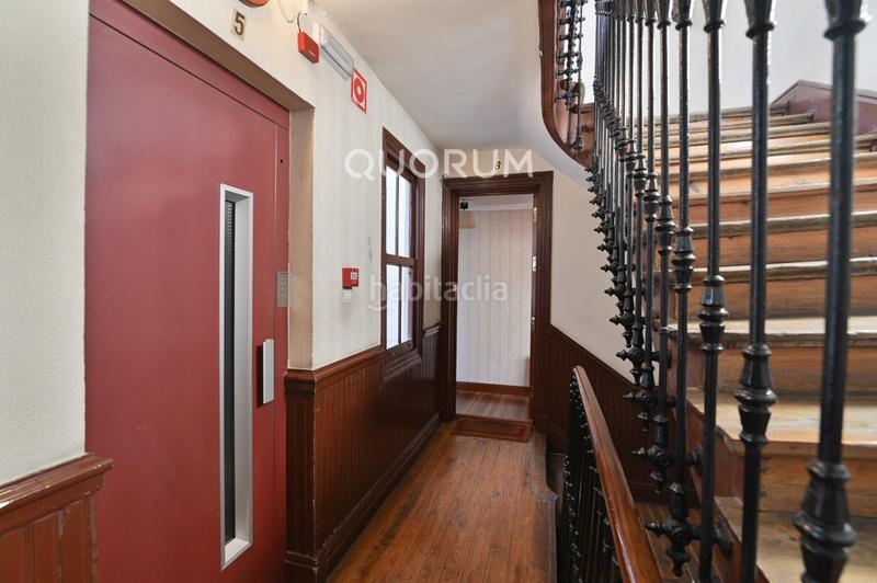 Foto ceef80cb-78d6-421a-a87c-3a0d661c9016. Piso vivienda para reformar con balcón en abando en Bilbao
