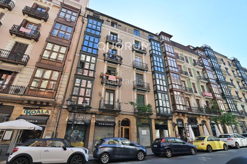 Foto d0449b02-0109-4fd0-be2c-072cf5cff47d. Piso vivienda para reformar con balcón en abando en Bilbao