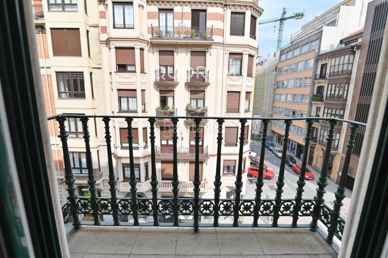 Foto 56a5b0fa-c13e-47b3-b660-d672c6a92864. Affitto appartamento con riscaldamento in Ensanche - Moyua - Diputación Bilbao