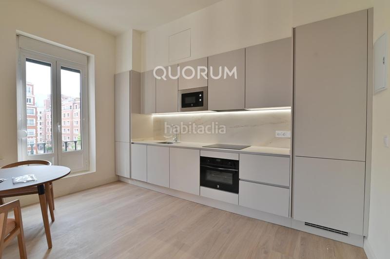 Foto e7a85605-773d-4364-9f50-f84b9c48681c. Alquiler piso luminosa y moderna vivienda de temporada con balcón en Bilbao