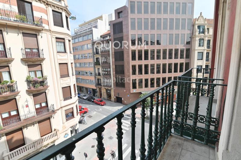Foto 4dbddf37-ae30-4d3c-aebc-8e0c8975e340. Miete etagenwohnung mit heizung in Ensanche - Moyua - Diputación Bilbao