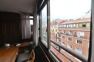 Pis a Zabalburu. Amplia vivienda de 5 hab en indautxu