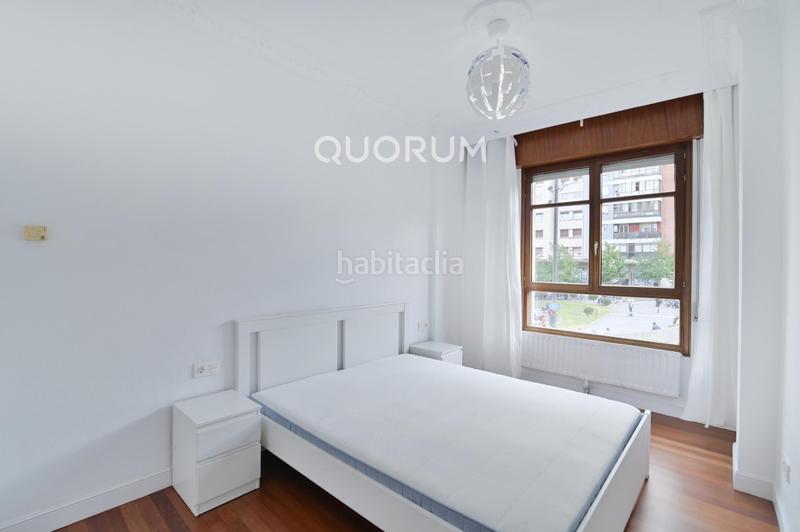 Foto 00606fb6-667c-4b44-a324-d3ad86478852. Alquiler piso vivienda de 4 hab y garaje en Zabalburu en Bilbao