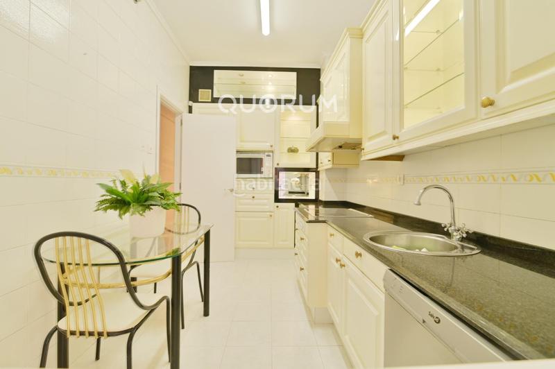 Foto 2c0f8516-6eaa-45ca-b825-c8e4ac64e940. Alquiler piso vivienda de 4 hab y garaje en Zabalburu en Bilbao