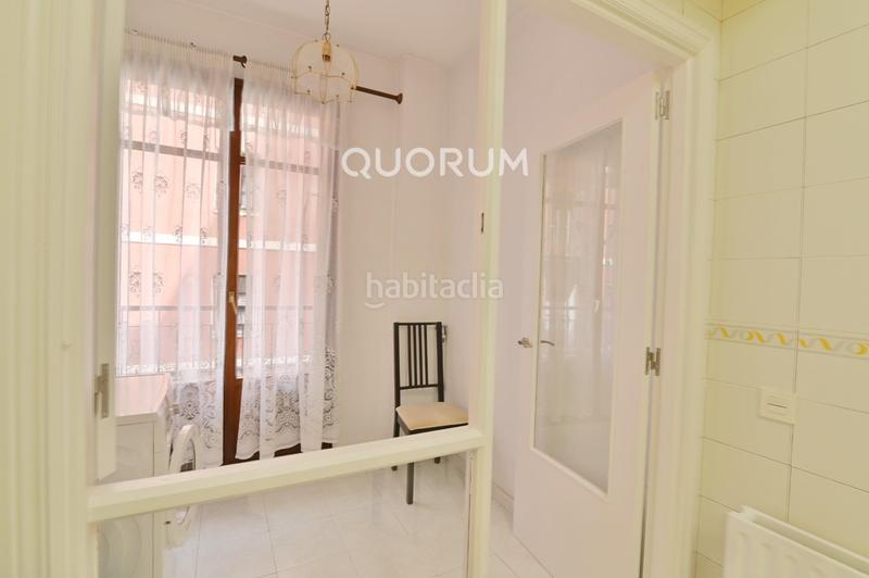 Foto 5421da8d-eb12-4299-a02b-bedc1da9ea29. Alquiler piso vivienda de 4 hab y garaje en Zabalburu en Bilbao