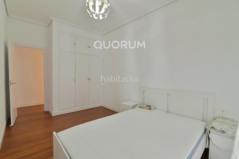 Foto 663290e8-10ff-4101-8525-b7d8ffdfa9b8. Alquiler piso vivienda de 4 hab y garaje en Zabalburu en Bilbao