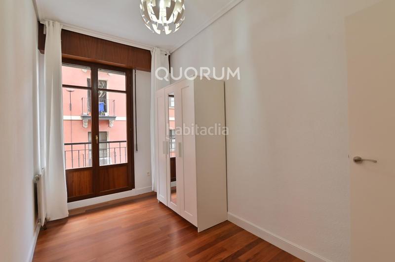 Foto a3d7ab95-bc9f-4b4b-825b-5ebca879dca1. Alquiler piso vivienda de 4 hab y garaje en Zabalburu en Bilbao