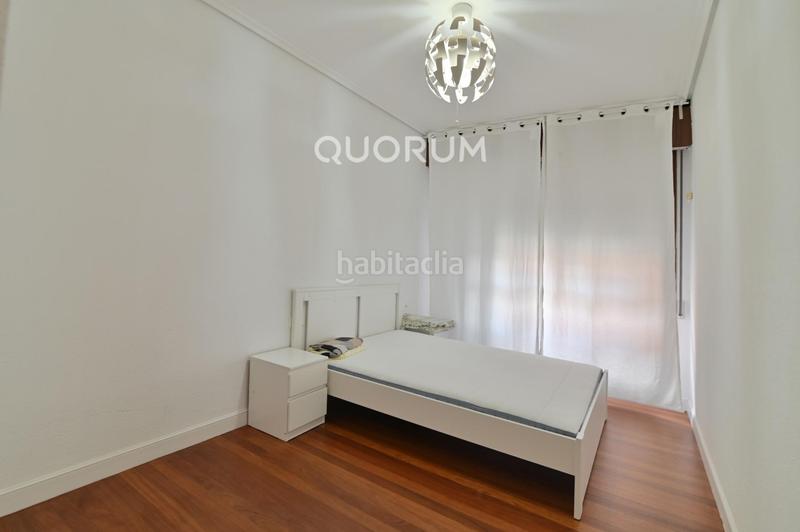 Foto bd4795ce-deef-4487-9d61-7127e9247c3e. Alquiler piso vivienda de 4 hab y garaje en Zabalburu en Bilbao