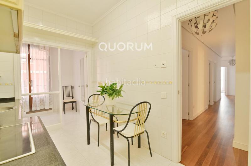 Foto cb944889-94c5-46e7-a96c-aa1c4acc77bc. Alquiler piso vivienda de 4 hab y garaje en Zabalburu en Bilbao