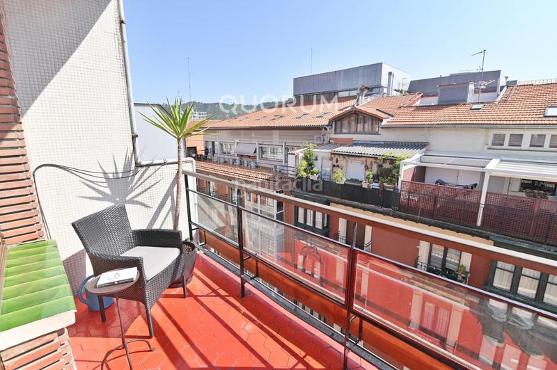 Foto 241da26b-3854-4ad7-849c-54e2ed1d4237. Alquiler piso vivienda de 3 hab con terraza en abando en Bilbao