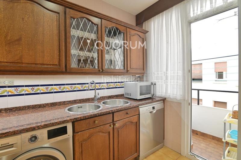 Foto 7a36f5ba-c0a1-4d13-ae0e-399ca0418e8e. Alquiler piso vivienda de 3 hab con terraza en abando en Bilbao