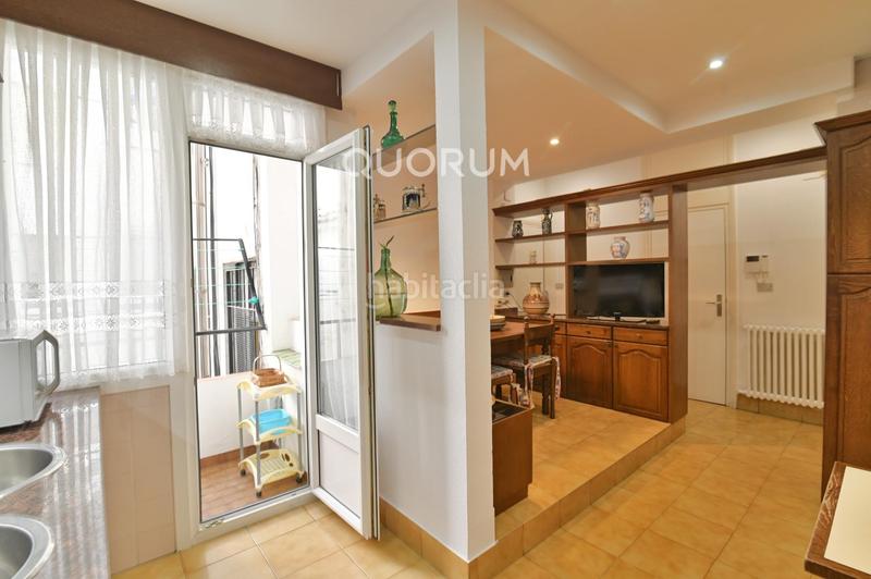 Foto ae80cccb-2d22-43fc-a93e-efe3a5753253. Alquiler piso vivienda de 3 hab con terraza en abando en Bilbao
