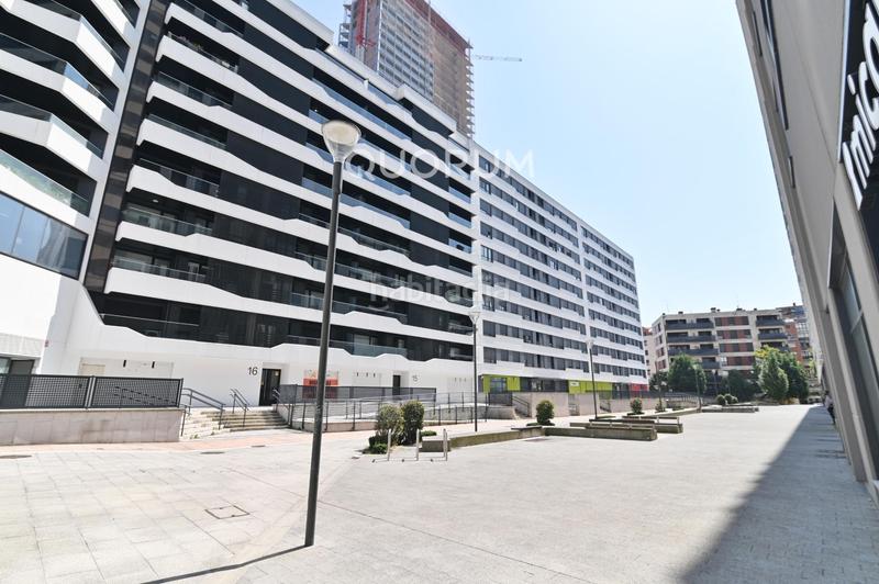 Foto 7e7c22fa-3ff4-4ee1-af5a-95db8bd29082. Alquiler piso  3 habitaciones 2 baños y parcela de garaje en Bilbao