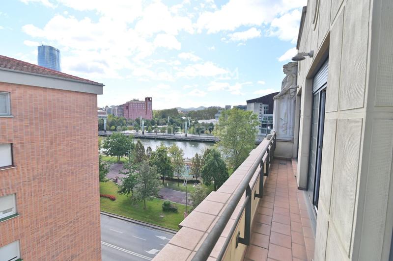 Foto 21166d71-4d83-4e9f-8ab7-bd3337c65812. Alquiler piso vivienda de 2 hab y 2 baños en deusto en Bilbao
