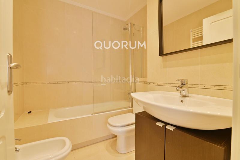 Foto b4f4d3f8-5a1b-41fe-ad0c-b8bd1c6c71a3. Alquiler piso vivienda de 2 hab y 2 baños en deusto en Bilbao