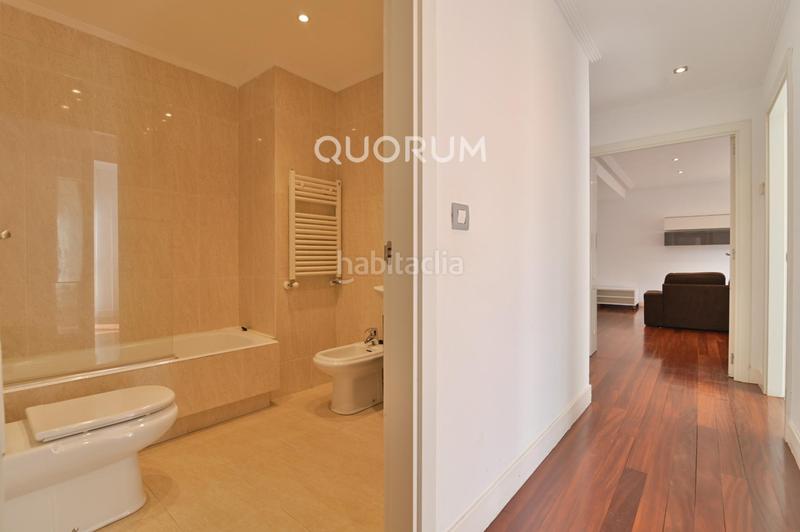 Foto d16c156a-5d41-4adc-9c4e-5977674ce4ff. Alquiler piso vivienda de 2 hab y 2 baños en deusto en Bilbao