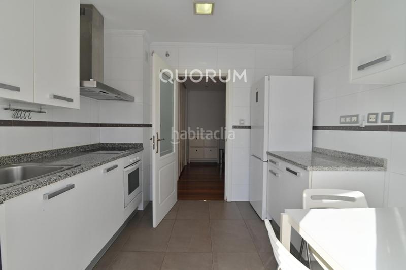 Foto e3840b34-c791-4bc9-8ef4-a6a269c6fd5f. Alquiler piso vivienda de 2 hab y 2 baños en deusto en Bilbao