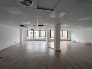 Miete Büro  Calle autonomía. Amplia oficina en el centro de autonomia