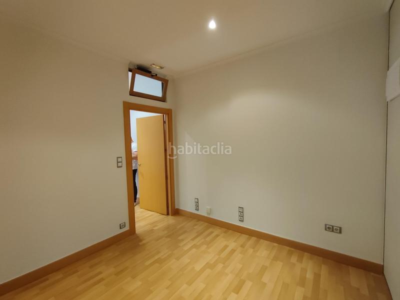 Foto 4e5e713e-e685-4813-8f1f-c114fb239c74. Alquiler local comercial local reformado en alquiler centro de deusto en Bilbao