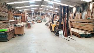 Fabrikhalle in Bedia. Nave industrial en bedia