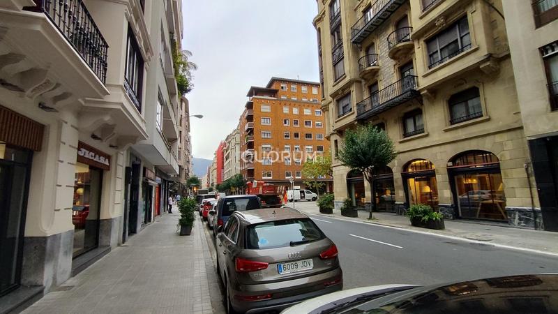 Foto 7132821f-cd7f-419a-bd9f-48b7072bda4e. Alquiler local comercial  zona muy transitada plaza del museo en Bilbao