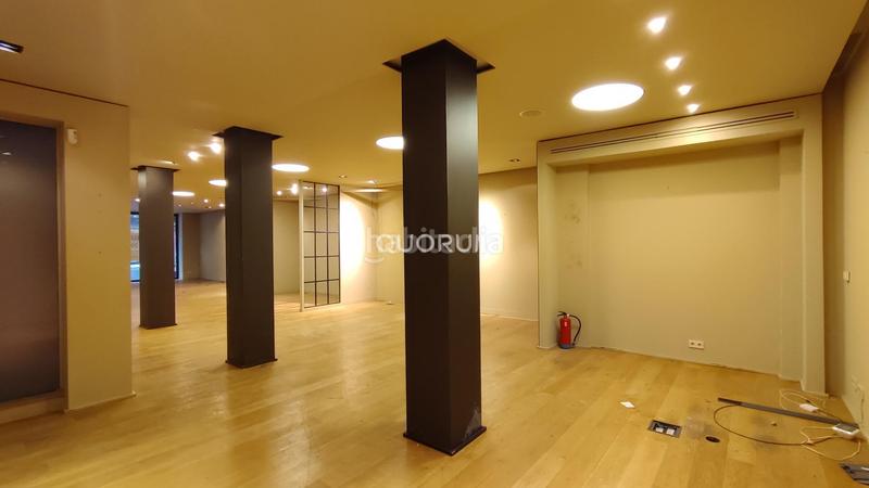 Foto b5f93f5f-2df9-4efd-81ff-4a4451206732. Alquiler local comercial  zona muy transitada plaza del museo en Bilbao