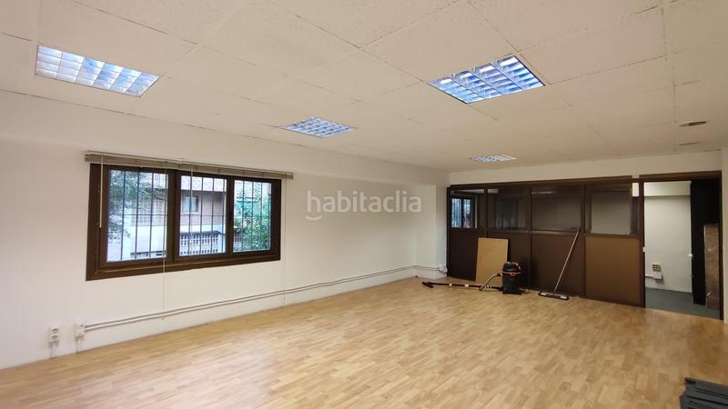 Foto ceb460d0-b61a-4d5a-8916-016bb5d6d93f. Alquiler local comercial local en alquiler junto al mercadona de miribilla en Bilbao