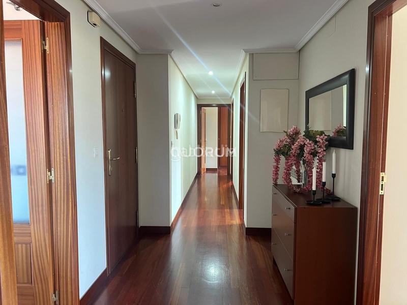 Foto 5676a45b-8a3f-4672-9c3a-86aaaeb315d7. Alquiler piso vivienda 3 habitaciones Miribilla en Bilbao