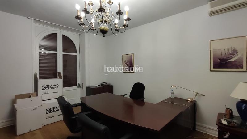 Foto b70cd8c6-e4a4-454a-a742-8ee9b2bd6035. Alquiler oficina gran oficina en alquiler en edificio clásico en plaza jado en Bilbao