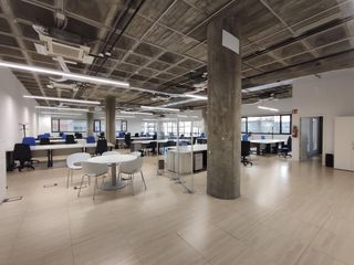 Miete Büro  Calle santiago de compostela. Planta entera en edificio de oficinas en alquiler en miribilla