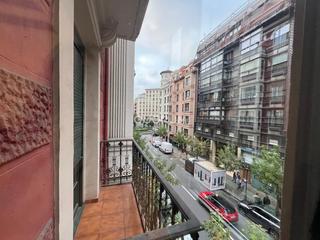 Rent Flat  Alameda de urquijo. Apartamento con balcón en la alhondiga