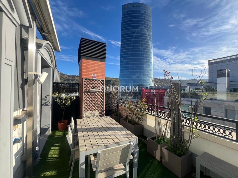 Foto a64d3342-7359-4efa-abf8-c6eb06e134a4. Alquiler piso exclusiva vivienda con gran terraza en plaza euskadi en Bilbao