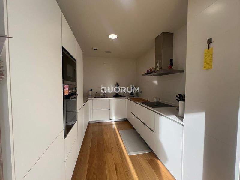 Foto b19a1aaf-3a4c-4e6e-9947-62fad6f75af0. Alquiler piso exclusiva vivienda con gran terraza en plaza euskadi en Bilbao