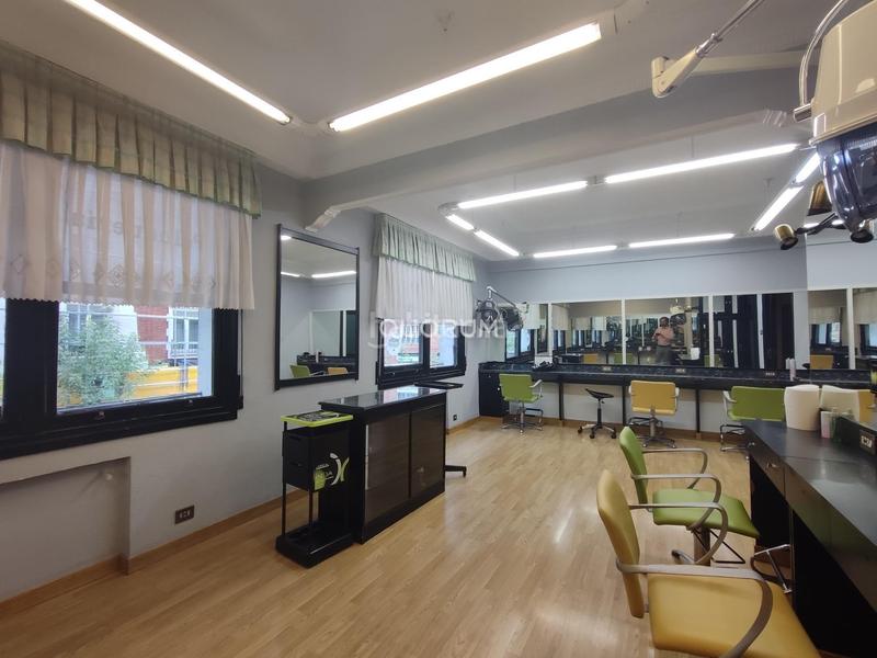 Foto 14d19130-bf36-4751-ab71-ce129fe77eca. Lloguer oficina amb calefacció a Alhóndiga Bilbao