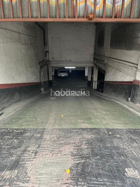 Foto b6da392e-d91b-4157-ac3e-467d993a6bf5. Parking voiture dans Sabino Arana-Jesuitas Bilbao