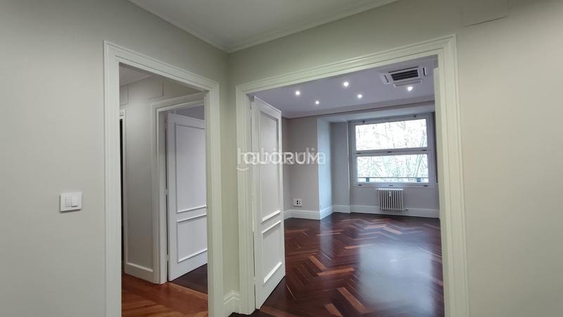 Foto 1ecdb80d-878c-4ada-853d-f8ab3725110d. Miete büro mit heizung in Ensanche - Moyua - Diputación Bilbao