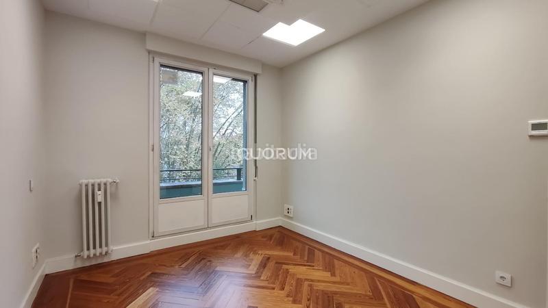 Foto 34f92754-bd41-4d20-841f-b1ce4a3d66fa. Miete büro mit heizung in Ensanche - Moyua - Diputación Bilbao