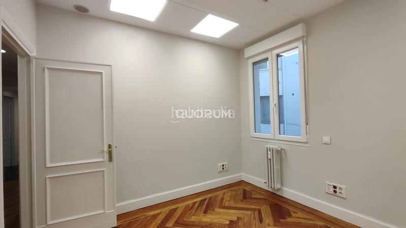 Foto b0a0b511-f469-4147-bef5-0aeecb459d7c. Miete büro mit heizung in Ensanche - Moyua - Diputación Bilbao