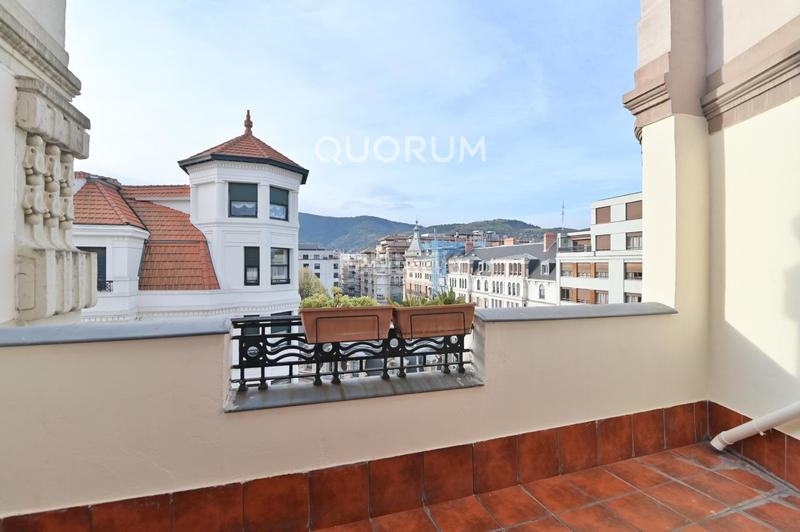 Foto f7fb51bf-da75-48d6-b66a-bae9a9061f1d. Affitto appartamento con riscaldamento in Ensanche - Moyua - Diputación Bilbao
